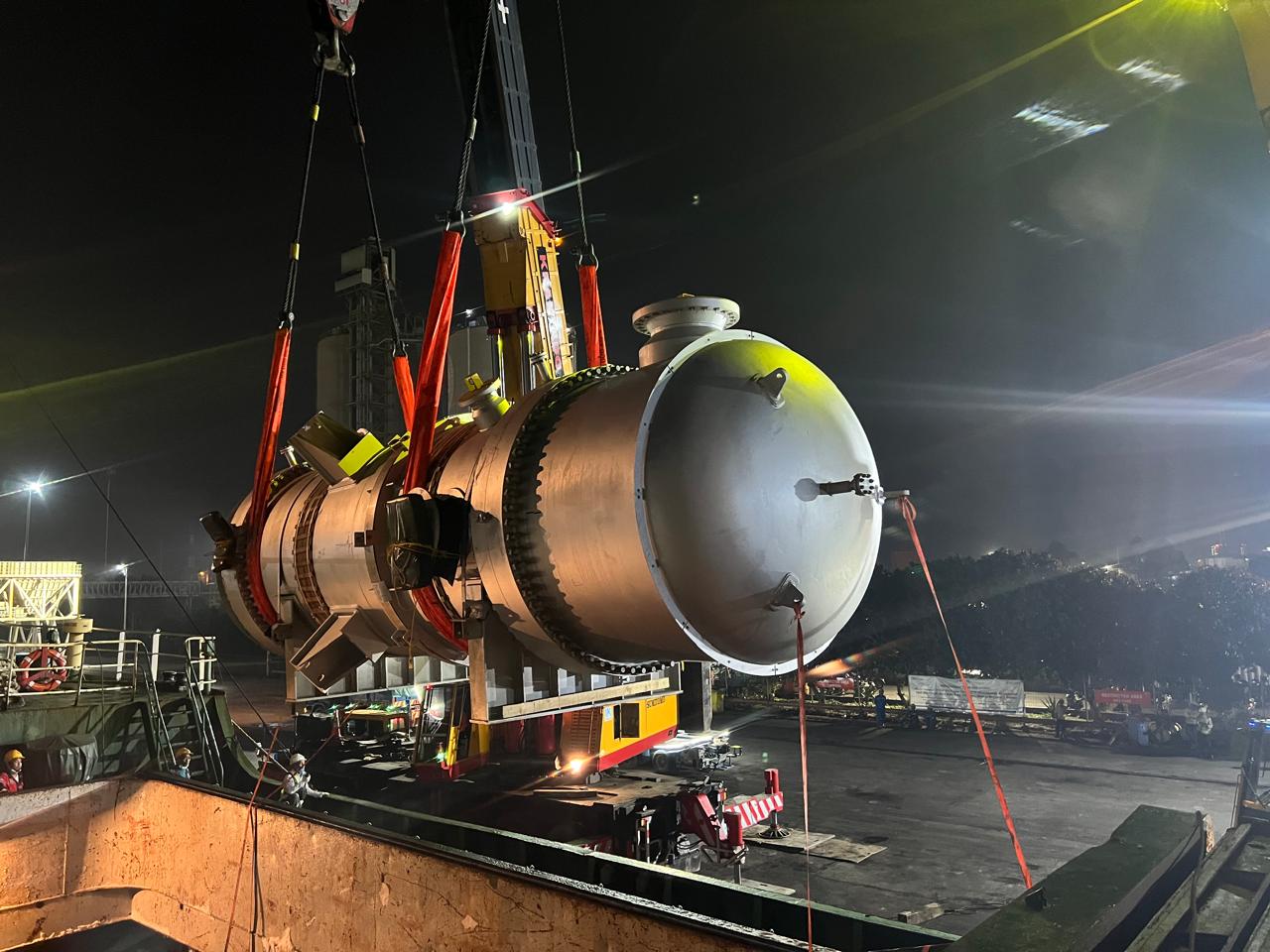 PAL night logistics operation with industrial vessel cargo